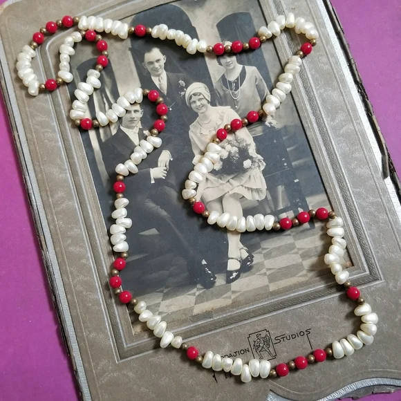 Vintage necklace red, gold, white faux pearl bead beaded pearlcore retro - Picture 5 of 8
